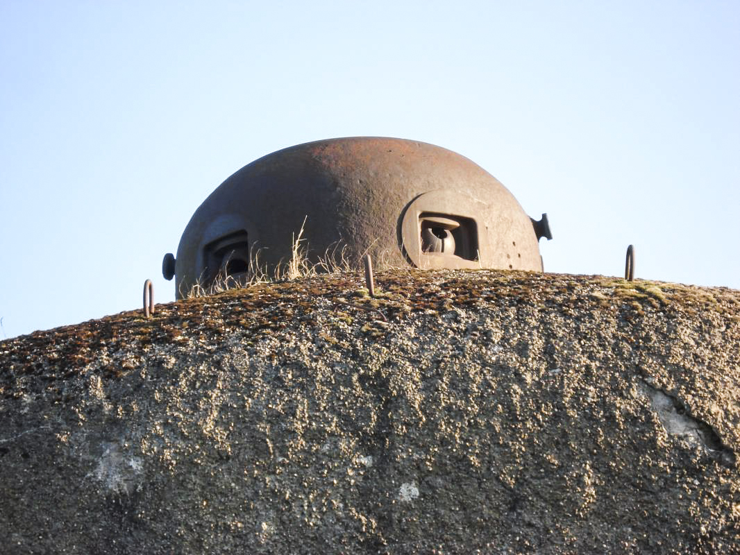 Ligne Maginot - THONNE LE THIL - (Casemate d'infanterie - Double) -  - R Tucker