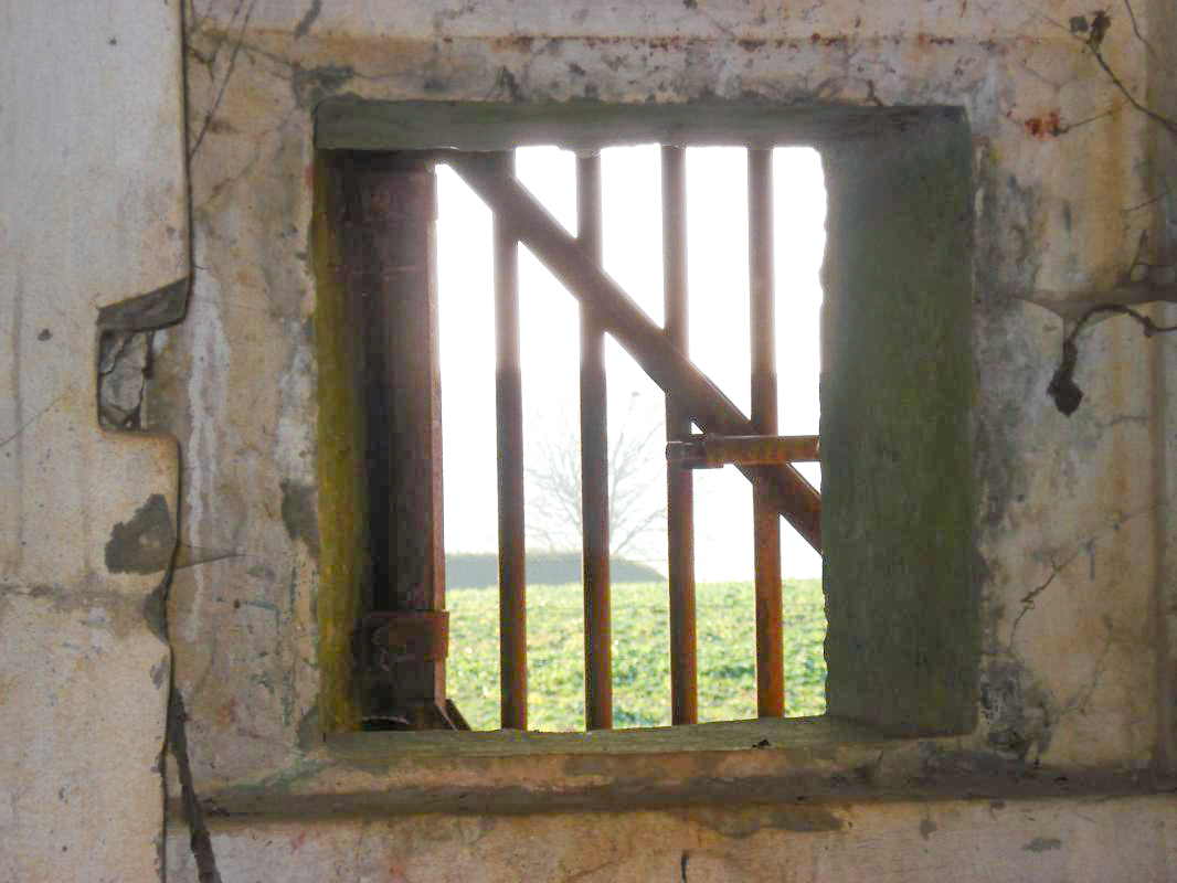 Ligne Maginot - THONNE LE THIL - (Casemate d'infanterie - Double) - Créneau FM derrière l'entrée hommes
