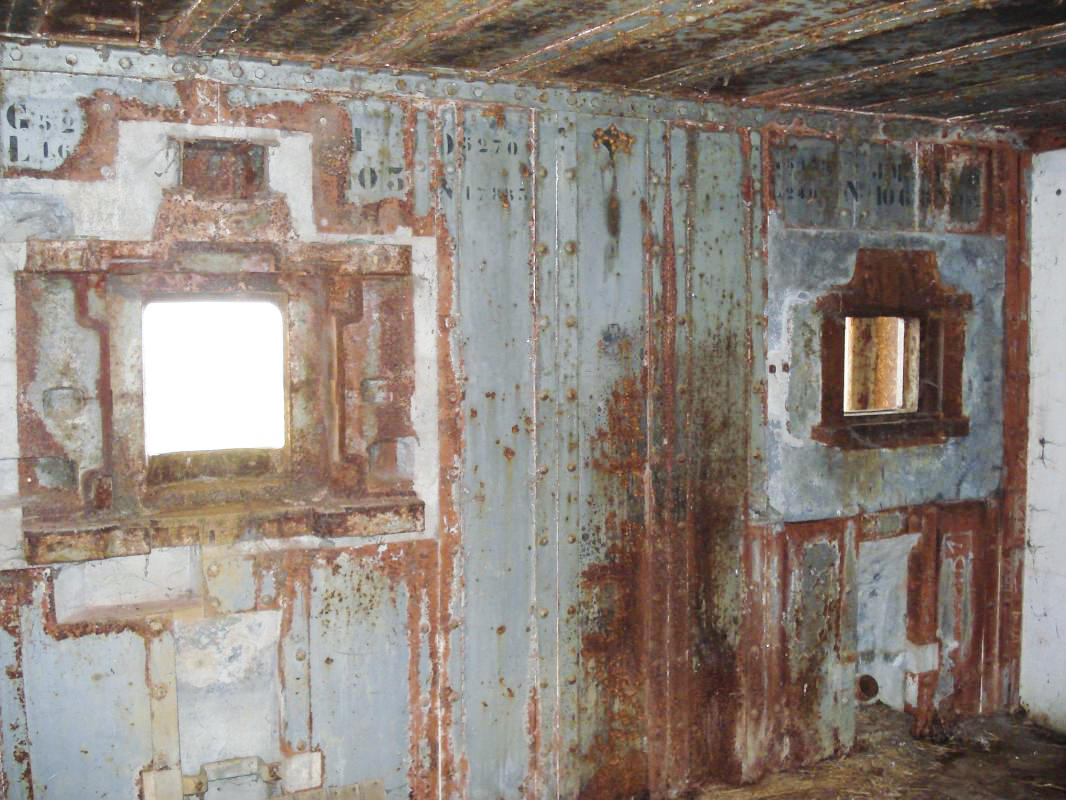 Ligne Maginot - THONNE LE THIL - (Casemate d'infanterie - Double) - Créneaux AC/JM à gauche et JM à droite