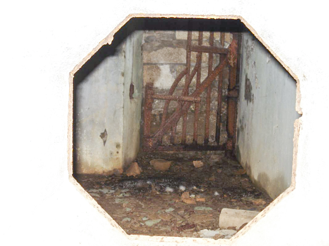 Ligne Maginot - THONNELLE - (Ouvrage d'infanterie) - Bloc 1
Créneau vers l'entrée - R Tucker