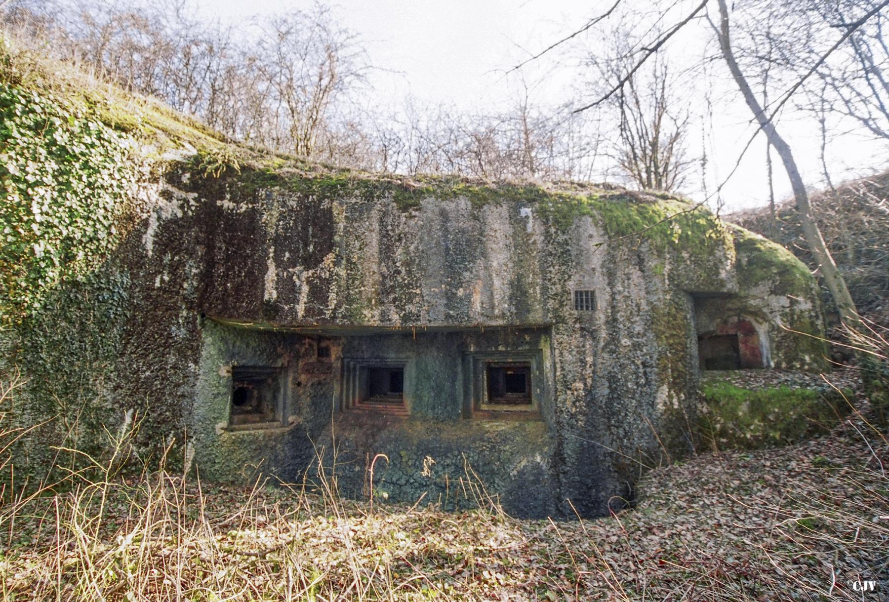 Ligne Maginot - THONNELLE - (Ouvrage d'infanterie) - Bloc 4
Les créneaux de la chambre de tir - Lia VERMEULEN