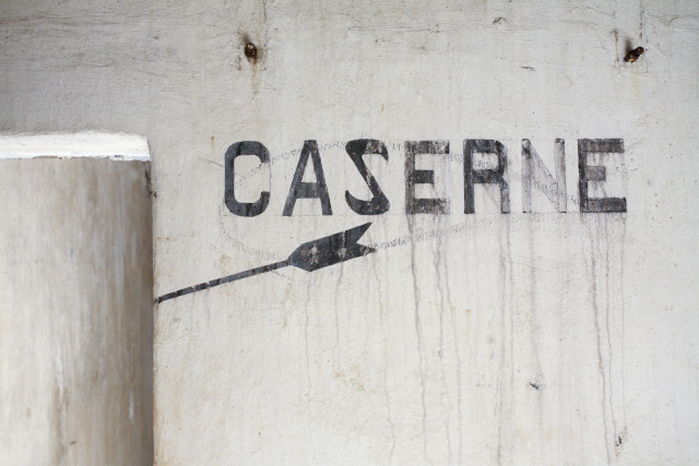 Ligne Maginot - THONNELLE - (Ouvrage d'infanterie) - Inscription Caserne
L'ouvrage comporte de nombreuses inscriptions similaires, pour désigner les divers locaux. - www.arnaultjl-photo.com