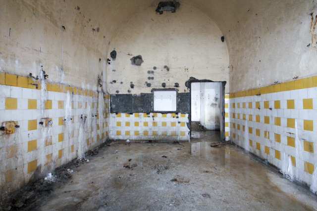 Ligne Maginot - THONNELLE - (Ouvrage d'infanterie) - Cuisine de l'ouvrage
On remarquera sans peine que les opérations de démantèlement de l'ouvrage, réalisées pendant l'occupation, ont revêtu un caractère systématique.