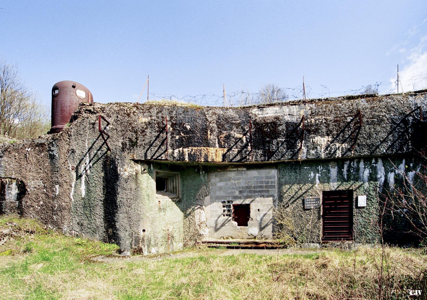 Ligne Maginot - VELOSNES - (Ouvrage d'artillerie) - Bloc 6
Entree mixte