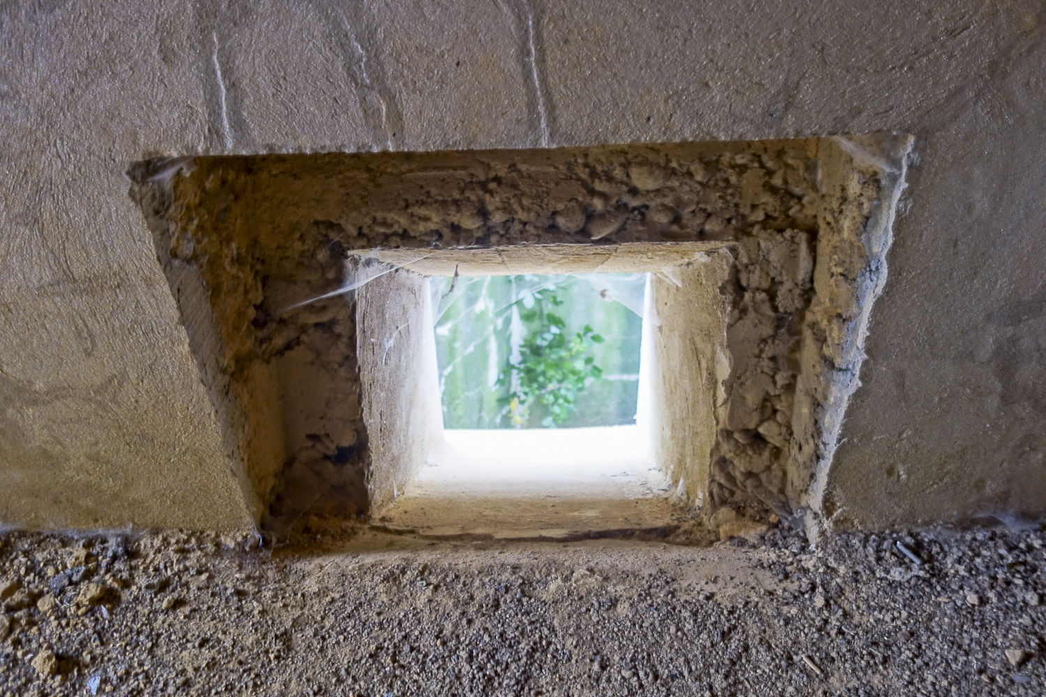 Ligne Maginot - LA HIGNY - (Casemate d'artillerie) - Conduit d'évacuation des douilles de 75