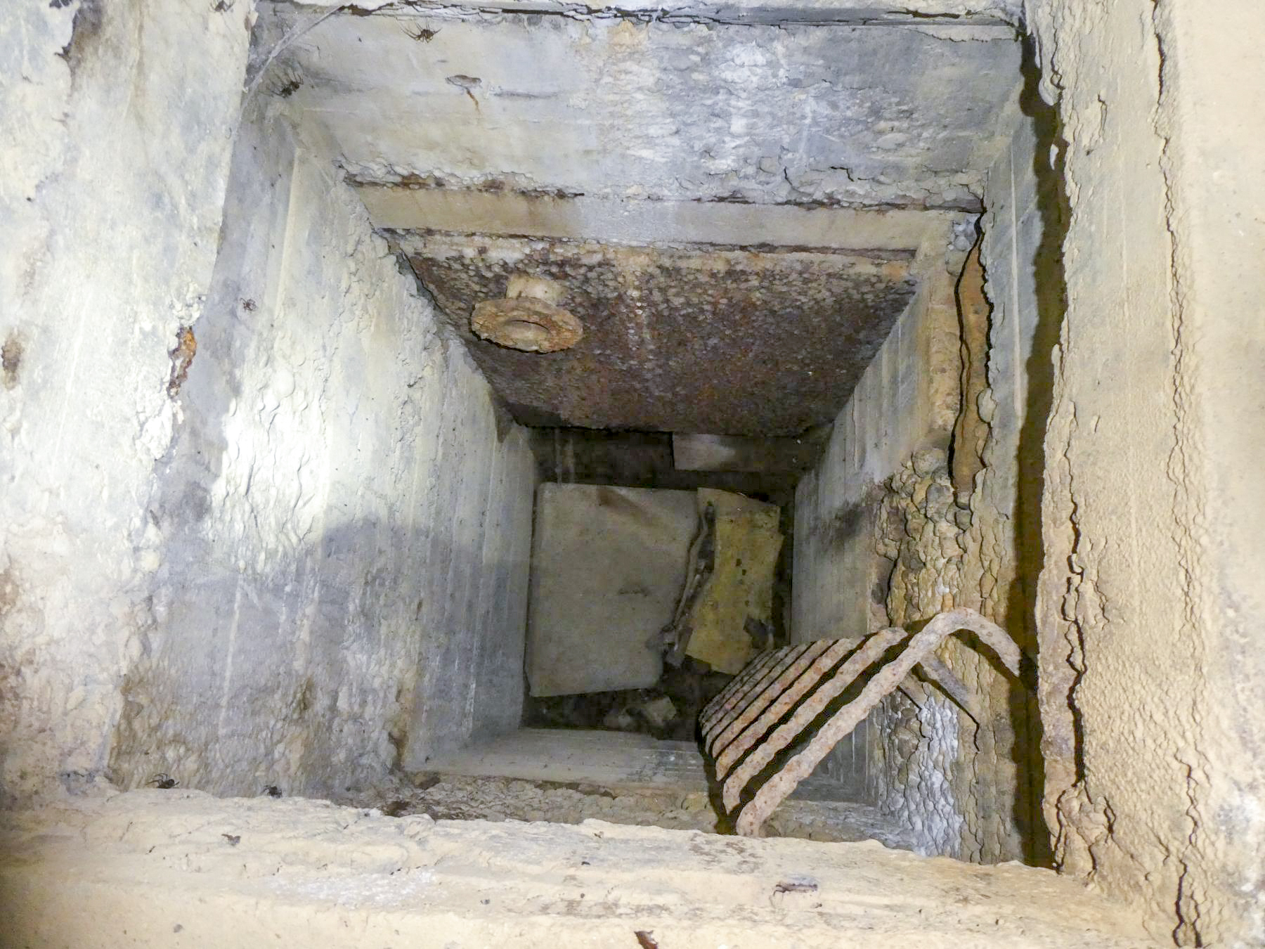 Ligne Maginot - LA HIGNY - (Casemate d'artillerie) - Sous-sol
Citerne à eau