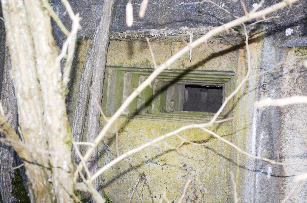 Ligne Maginot - MB10 - (Blockhaus pour canon) - Le créneau de tir vu de l'extérieur
