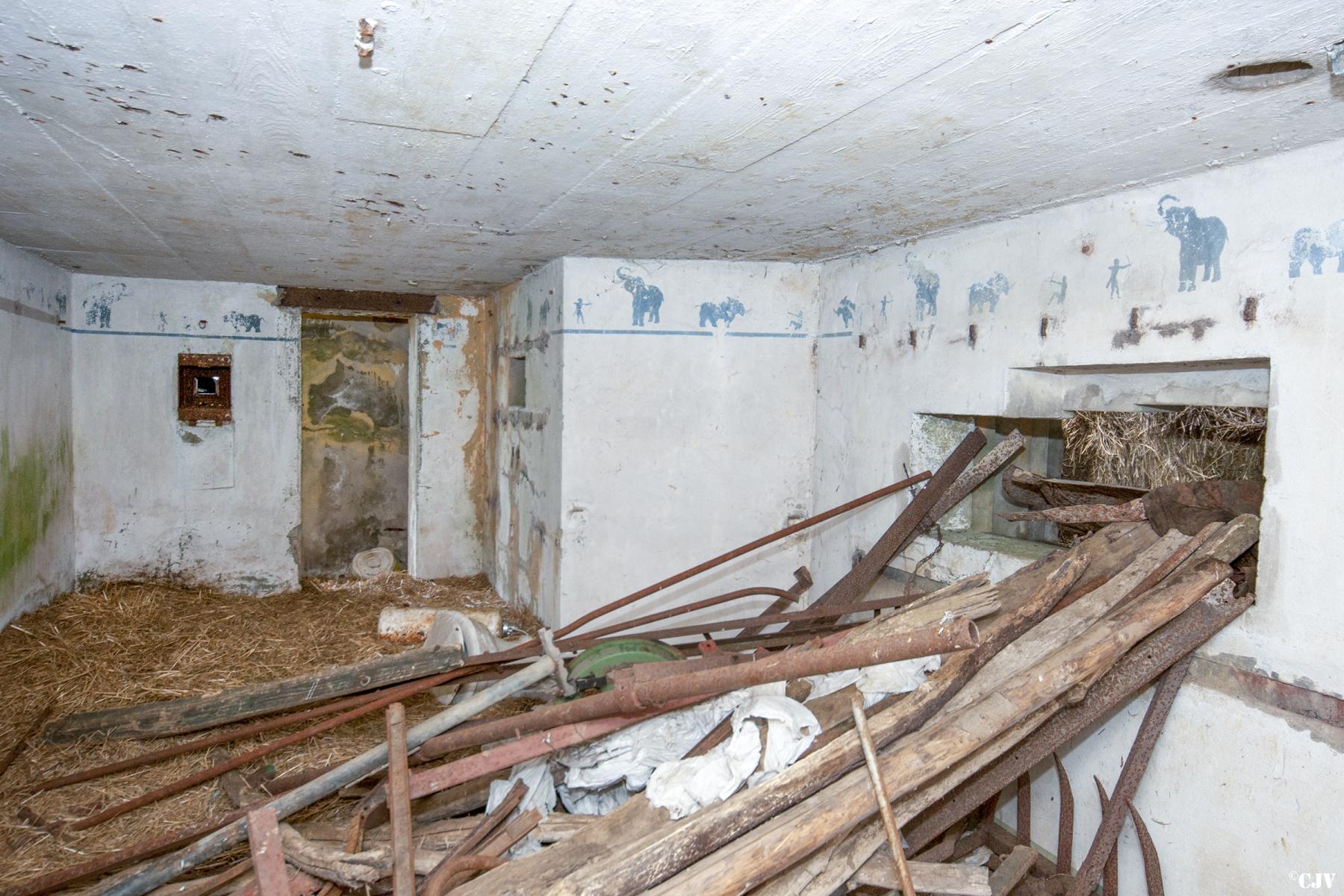 Ligne Maginot - MB21 - (Blockhaus pour canon) - La chambre de tir et l'entrée