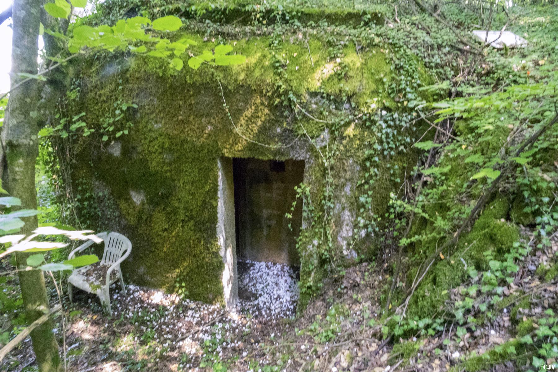 Ligne Maginot - MB25 - (Blockhaus pour canon) -   L'entrée
