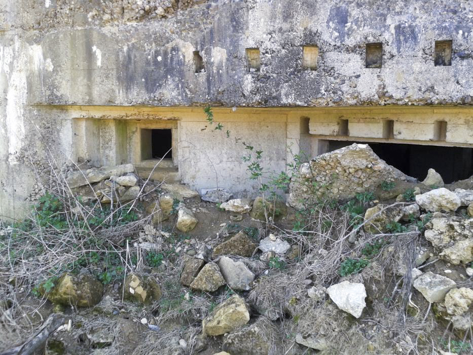Ligne Maginot - MB42 - (Blockhaus lourd type STG / STG-FCR - Simple) - Les créneaux de tir de l'extérieur - Christian RICHON/devoitine520