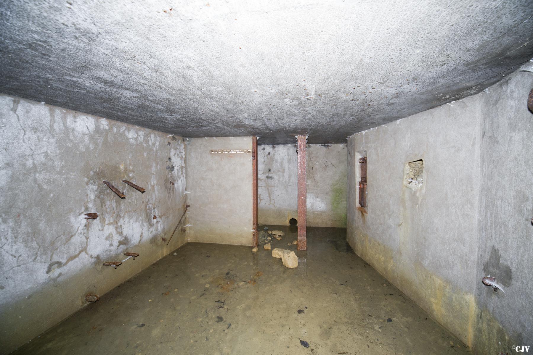 Ligne Maginot - MO4BIS - LA GRAVETTE - (Central téléphonique d'observation) - L’intérieur - Lia VERMEULEN