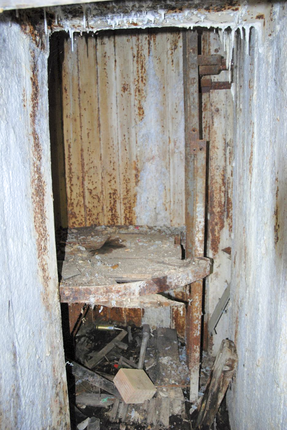 Ligne Maginot - 96 - MONUMENT - (Casemate d'infanterie - Double) - La cloche - Ludovic KNAPP