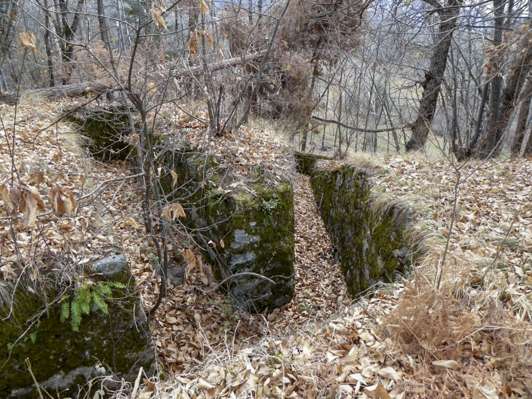 Ligne Maginot - PLANET - (Ouvrage d'infanterie) - Tranchée sud est
12. A gauche accès au Planet 6, à droite descente vers bloc 2. - ELLENA-CUNY