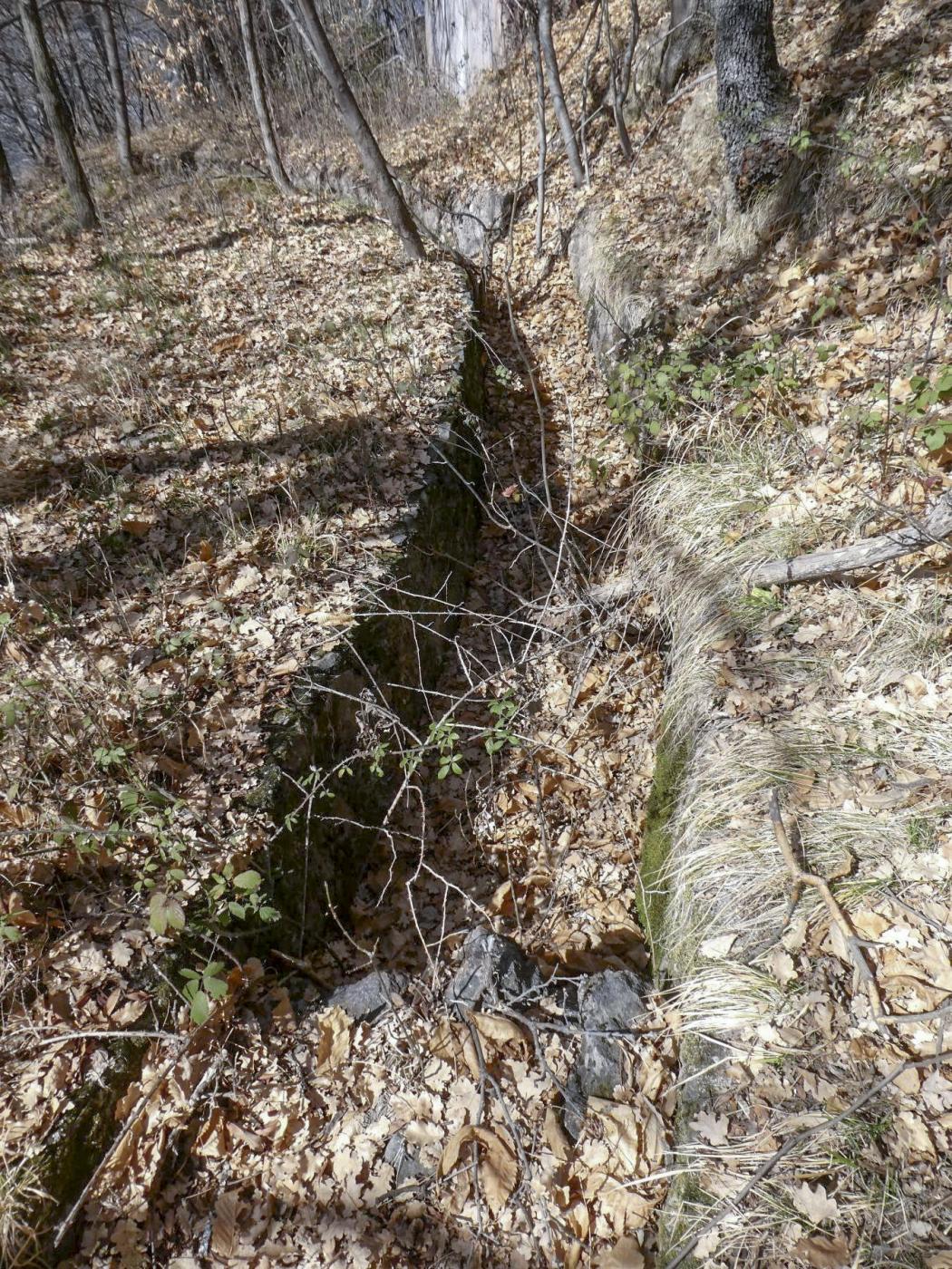 Ligne Maginot - PLANET - (Ouvrage d'infanterie) - Tranchée sud est
16.   Vers bloc 2 - ELLENA Daniel - CUNY Philippe