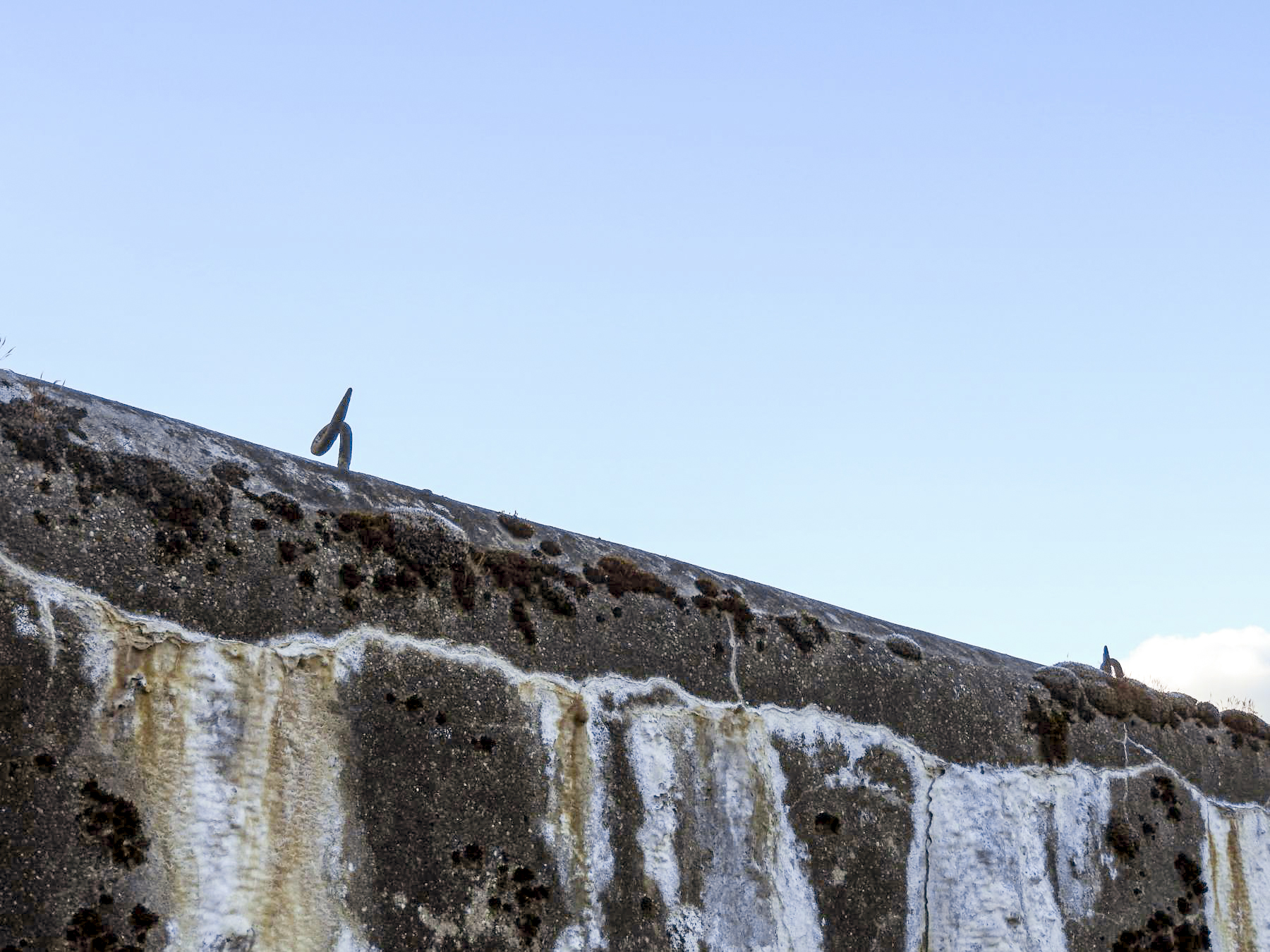 Ligne Maginot - CB160 - INGLANGE NORD - (Blockhaus pour canon) - Des ardillons sur le toit du blockhaus pour la fixation d'un filet de camouflage. - STENGER Mathieu