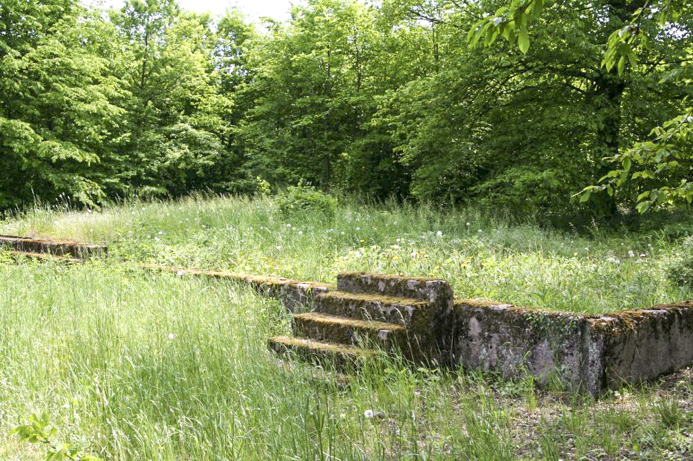 Ligne Maginot - BAMBESCH - (Casernement) - Restes du casernement extérieur
Soubassement de l'un des bâtiments