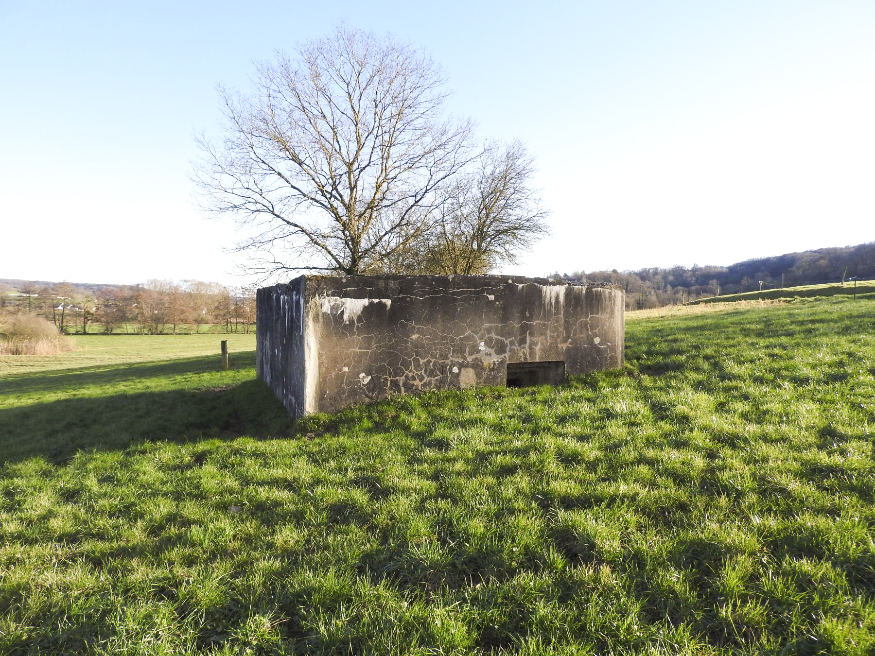 Ligne Maginot - CB611 - MOULIN BAS EST - (Blockhaus pour arme infanterie) - La façade arrière avec un créneau d'infanterie secondaire. - STENGER Mathieu