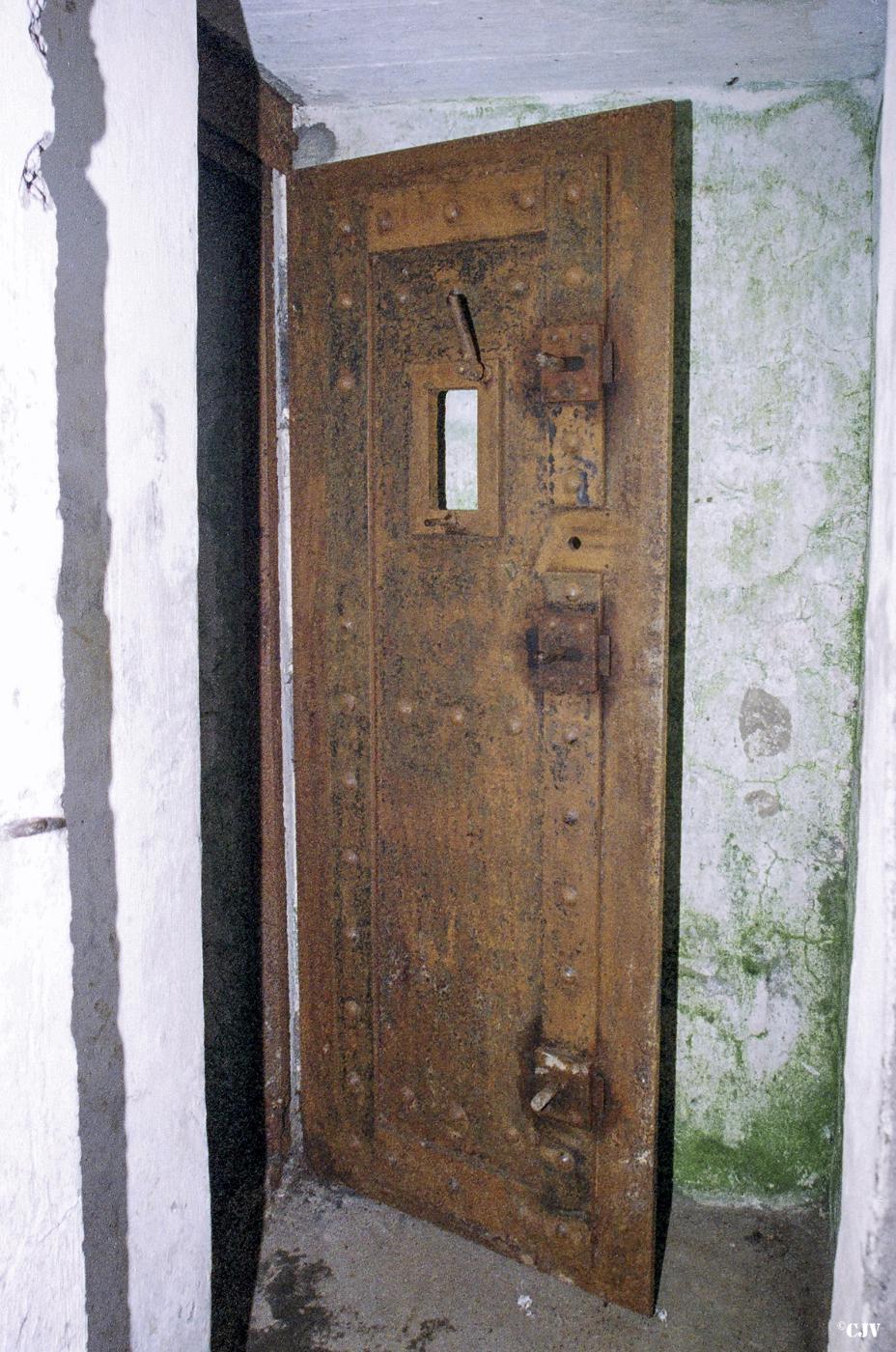 Ligne Maginot - COTE 400 - (Central téléphonique d'observation) - L'entrée - Lia VERMEULEN