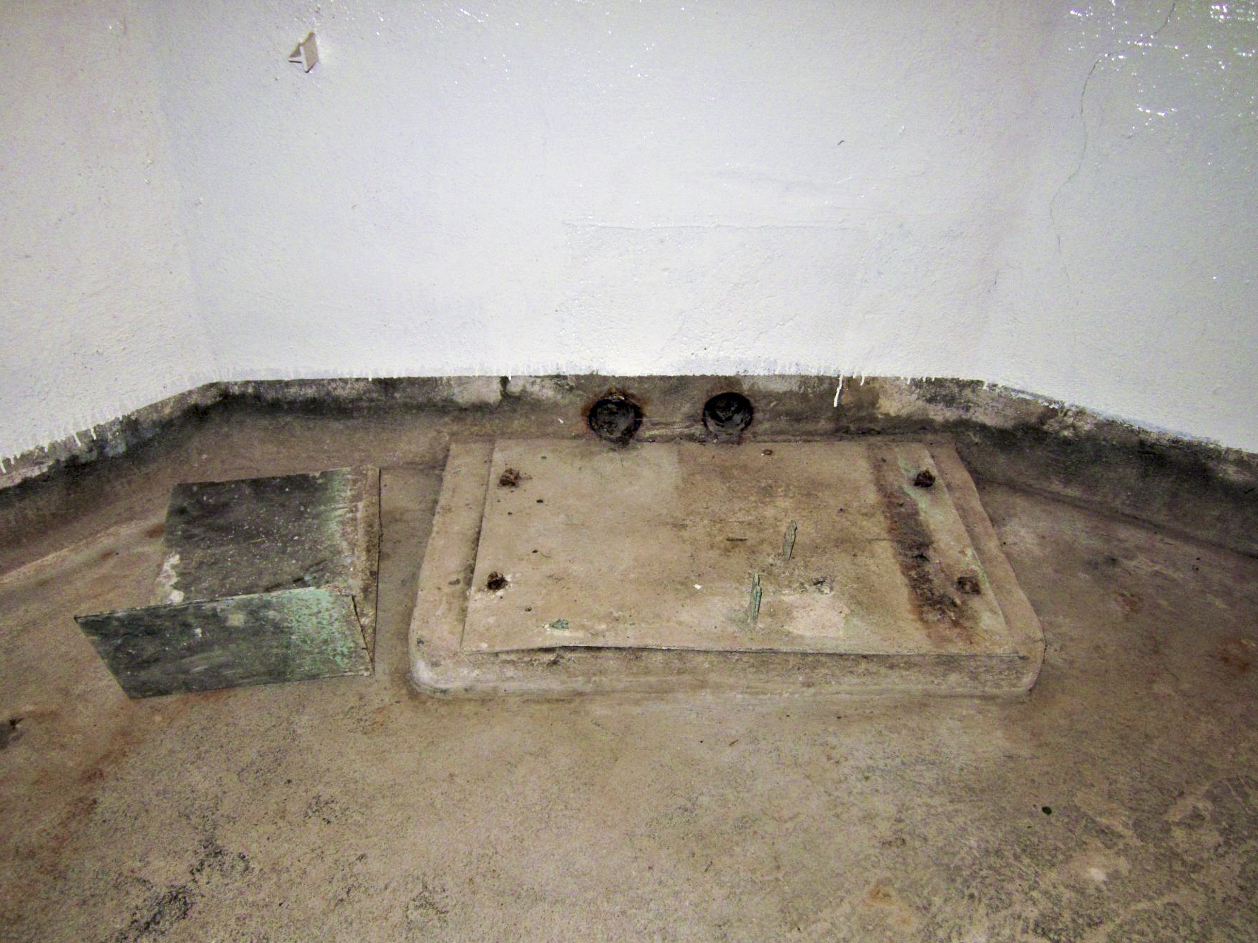 Ligne Maginot - ROUSSY LE VILLAGE (Poste avancé GRM) - (Poste GRM - Maison Forte) - Emplacement du coffret de mise à feu du dispositif de destruction - Gregory Fuchs