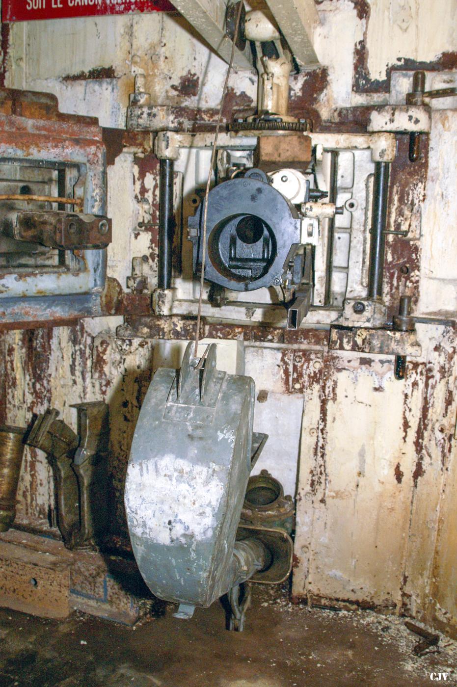 Ligne Maginot - FERMONT - A2 - (Ouvrage d'artillerie) - Entrée munitions
Chambre de tir JM/47 - Lia VERMEULEN