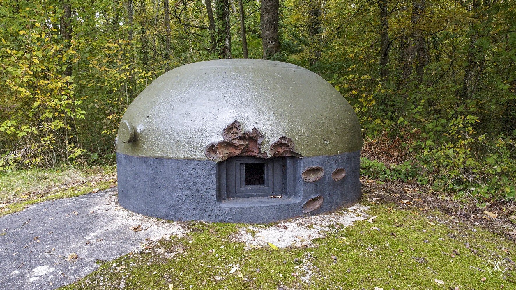 Ligne Maginot - FERMONT - A2 - (Ouvrage d'artillerie) - Entrée des hommes
Cloche GFM Est - Vincent et Michiel Vermeulen