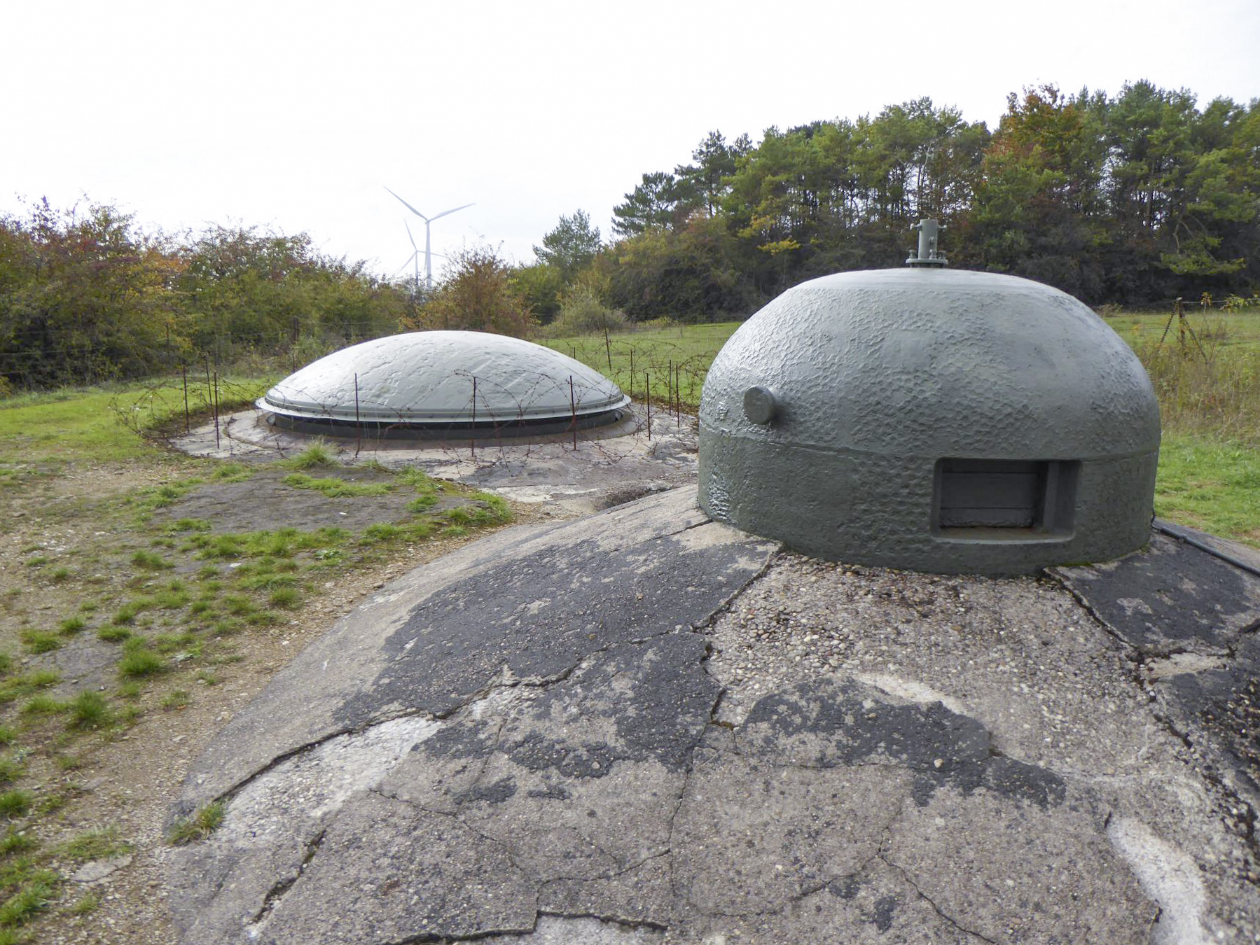 Ligne Maginot - FERMONT - A2 - (Ouvrage d'artillerie) - Bloc 1
Cloche GFM et tourelle de 75 mle 33 - Daniel ELLENA - Philippe CUNY