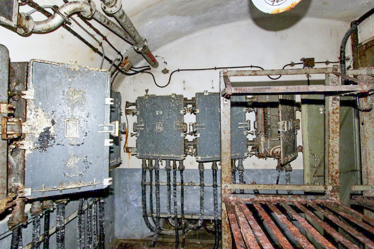 Ligne Maginot - FERMONT - A2 - (Ouvrage d'artillerie) - PC de l'ouvrage
Boitiers répartiteurs téléphoniques - GRASSER Michel