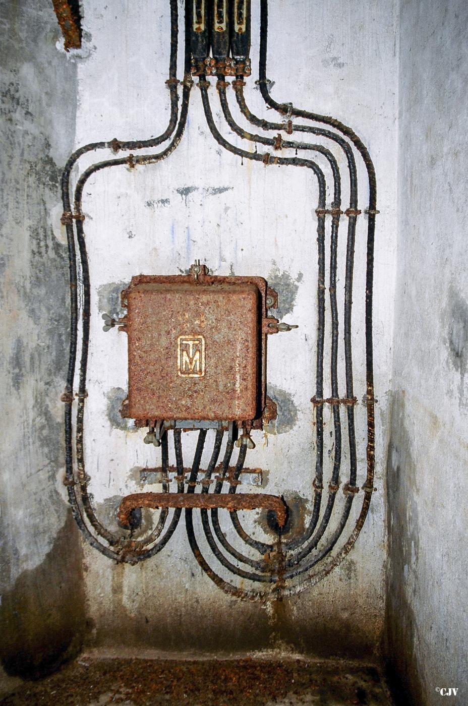 Ligne Maginot - FERMONT - A2 - (Ouvrage d'artillerie) - Bloc 2
Central téléphonique à 8 directions - Lia VERMEULEN