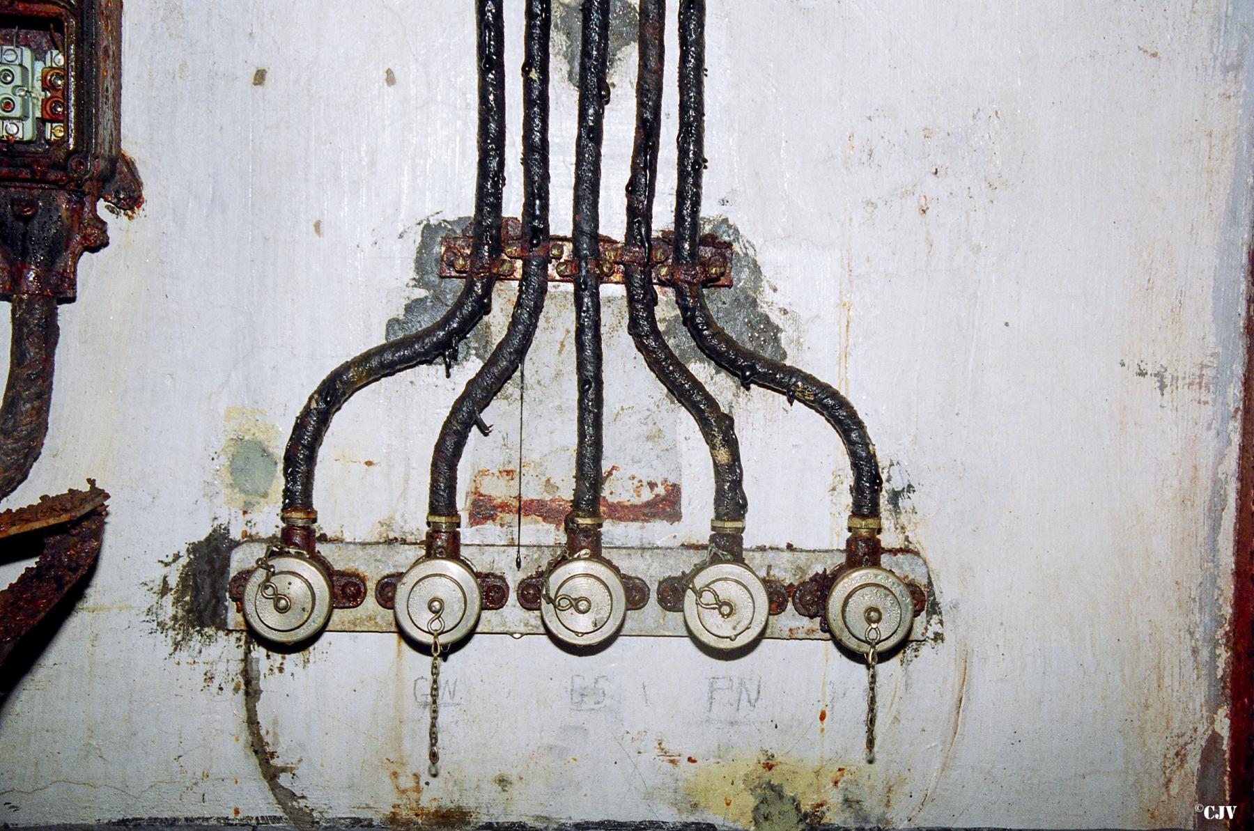 Ligne Maginot - FERMONT - A2 - (Ouvrage d'artillerie) - Bloc 3
Prises téléphoniques - Lia VERMEULEN