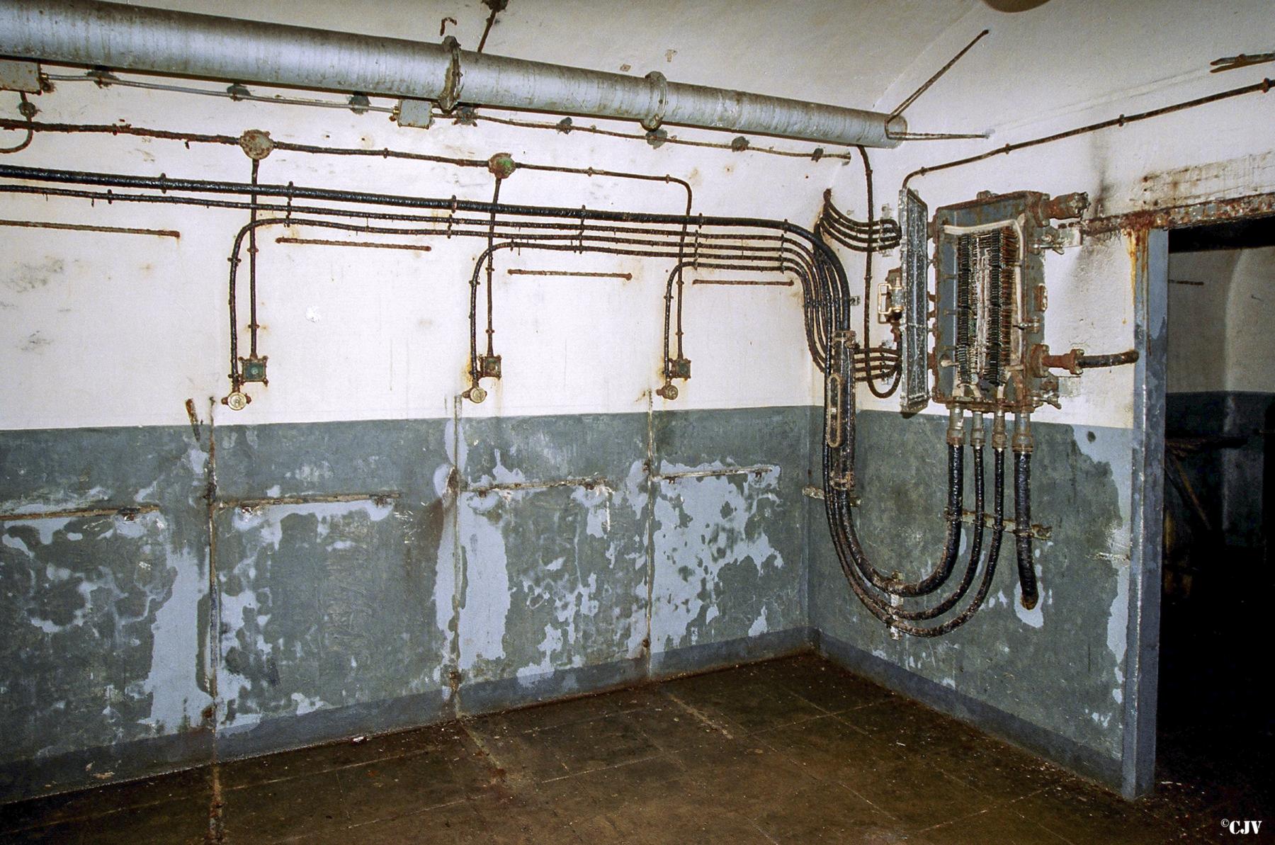 Ligne Maginot - FERMONT - A2 - (Ouvrage d'artillerie) - Le PC de l'ouvrage au pied du bloc 3 - Lia VERMEULEN