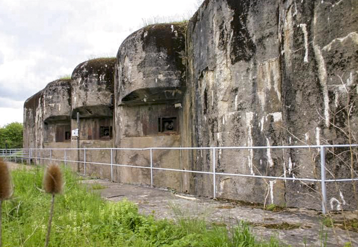 Ligne Maginot - FERMONT - A2 - (Ouvrage d'artillerie) - Bloc 4
Les visières ont été quelque peu modifiées lors de la réfection du bloc en 1955 - HUYGEN Georges