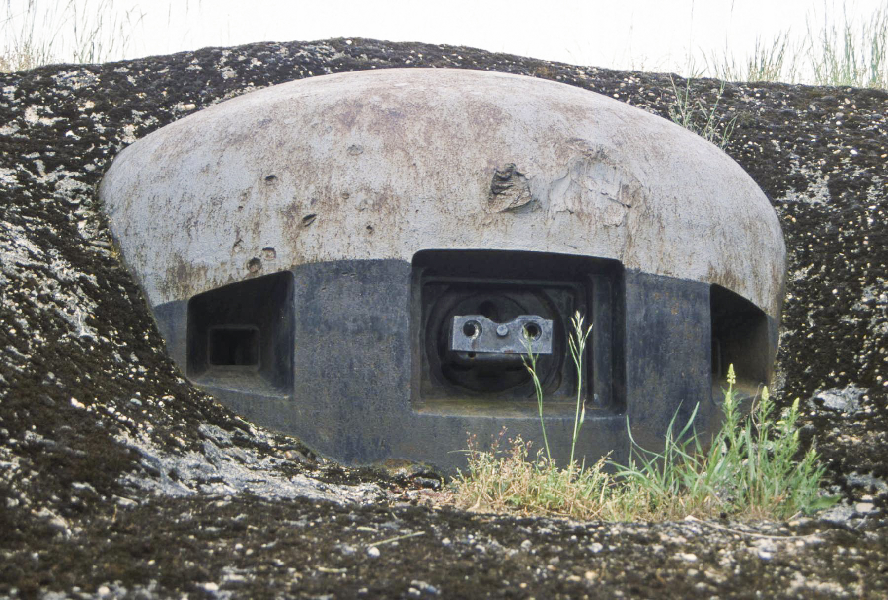 Ligne Maginot - FERMONT - A2 - (Ouvrage d'artillerie) - Bloc 4
Impacts sur la cloche JM - Michel Teiten