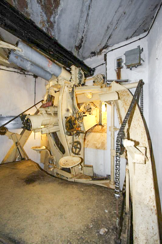 Ligne Maginot - FERMONT - A2 - (Ouvrage d'artillerie) - Bloc 4
Canon-obusier de 75 de casemate mle 32 (pièce n°2) - GRASSER Michel