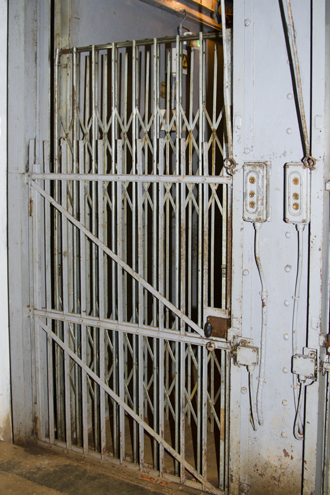 Ligne Maginot - FERMONT - A2 - (Ouvrage d'artillerie) - Bloc 4
Un des deux monte-charge Baudet Donon Roussel - Michel Teiten