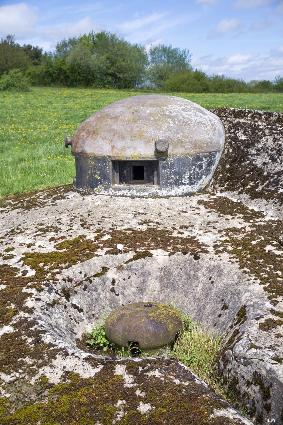 Ligne Maginot - FERMONT - A2 - (Ouvrage d'artillerie) - Bloc 5
Cloche GFM et prise d'air - Lia VERMEULEN