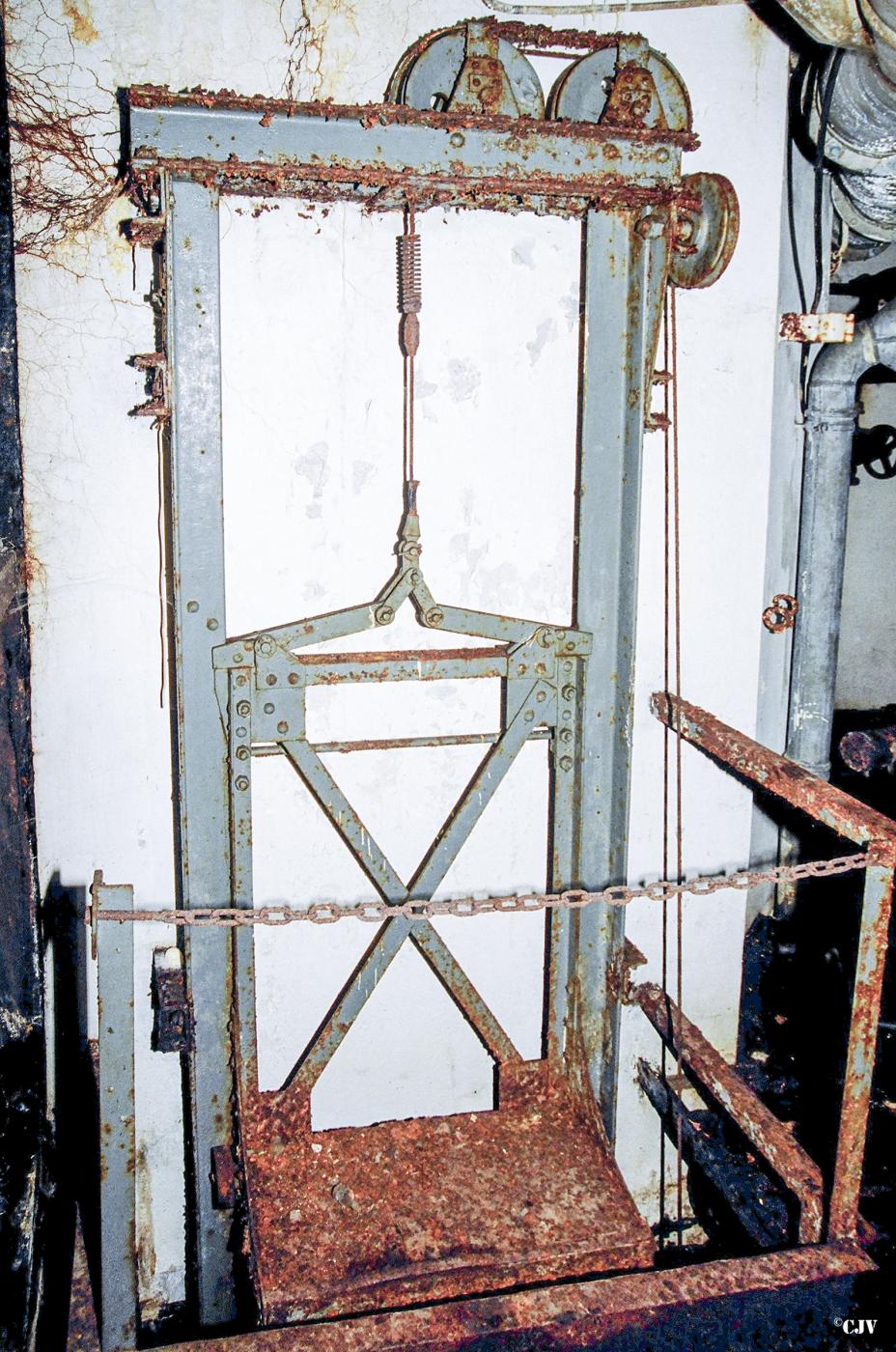 Ligne Maginot - FERMONT - A2 - (Ouvrage d'artillerie) - Bloc 5
Monte-charge à munitions Simplex - Lia VERMEULEN