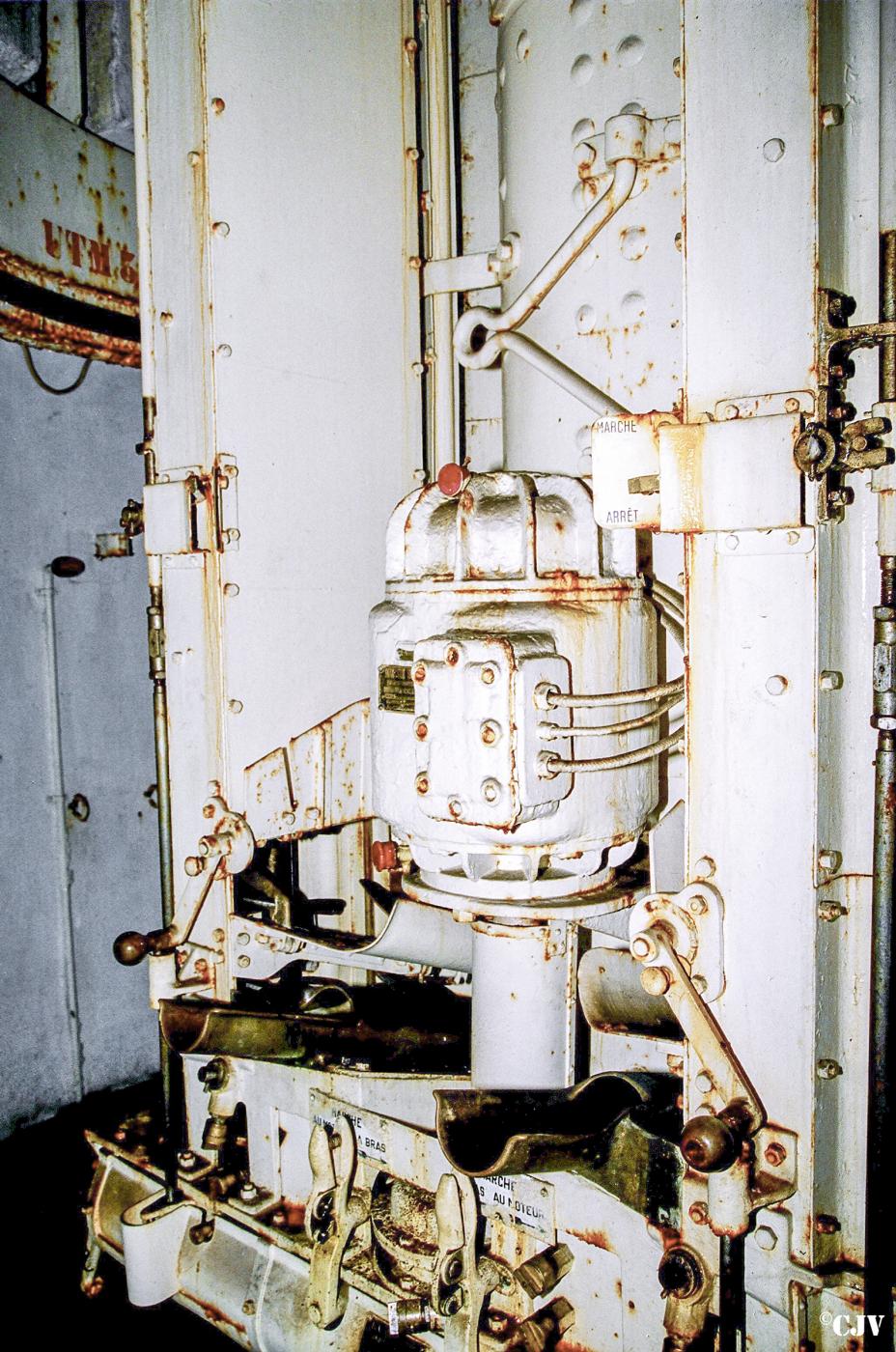 Ligne Maginot - FERMONT - A2 - (Ouvrage d'artillerie) - Bloc 5
Noria à munitions de la tourelle de 81  - Lia VERMEULEN