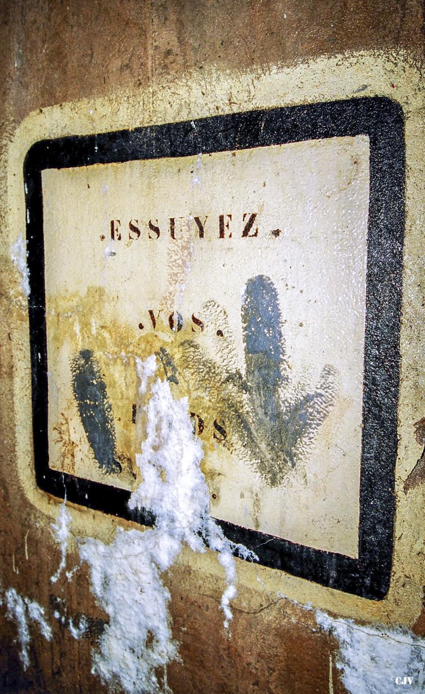 Ligne Maginot - FERMONT - A2 - (Ouvrage d'artillerie) - Bloc 6
Consigne à l'entrée du bloc - Lia VERMEULEN