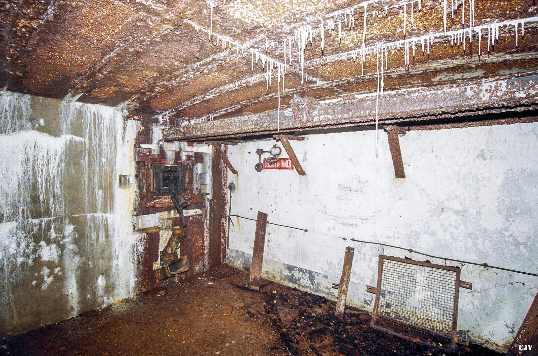 Ligne Maginot - FERMONT - A2 - (Ouvrage d'artillerie) - Bloc 7
Chambre de tir
Le blindage au plafond est vouté  - Lia VERMEULEN