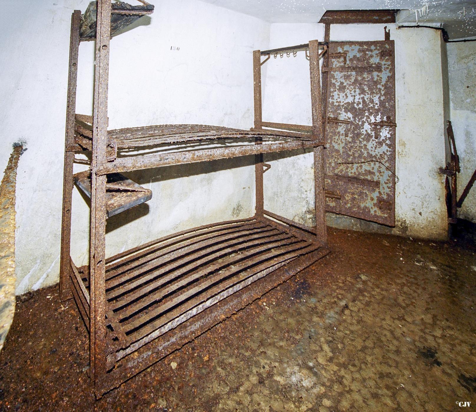 Ligne Maginot - FERMONT - A2 - (Ouvrage d'artillerie) - Bloc 7
Chambre de repos pour 2 hommes - Lia VERMEULEN