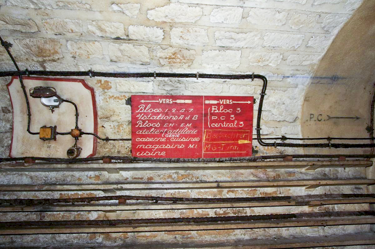 Ligne Maginot - FERMONT - A2 - (Ouvrage d'artillerie) - Signalisation dans les galeries de l'ouvrage - GRASSER Michel