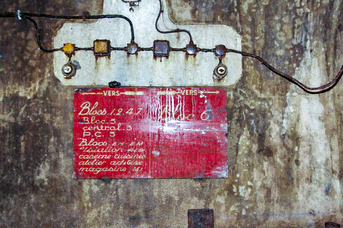 Ligne Maginot - FERMONT - A2 - (Ouvrage d'artillerie) - Signalisation dans les galeries de l'ouvrage - GRASSER Michel