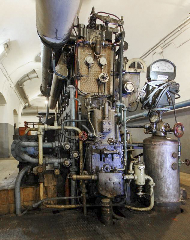 Ligne Maginot - FERMONT - A2 - (Ouvrage d'artillerie) - Groupe électrogène à moteur SGCM de 250 CV n°4 - GRASSER Michel