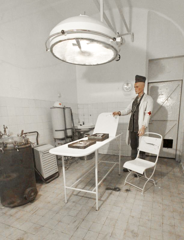 Ligne Maginot - FERMONT - A2 - (Ouvrage d'artillerie) - Infirmerie
Salle d'opération - GRASSER Michel