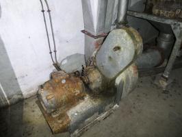 Ligne Maginot - COL DE GARDE (G) - EO10 - (Abri actif) - Bloc 2
Salle de neutralisation
Ventilation à main et moteur électrique type A.