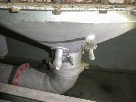 Ligne Maginot - COL DE GARDE (G) - EO10 - (Abri actif) - Bloc 2
Salle de neutralisation
Détails des purges sous les filtres.