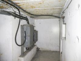 Ligne Maginot - COL DE GARDE (G) - EO10 - (Abri actif) - Bloc 1
Système de commande du monte-charge.