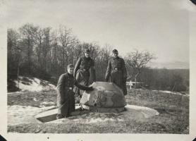 Ligne Maginot - CT69 - (Cuve pour arme d'infanterie) - La tourelle démontable a avec le blockhaus Cb237 à l'arrière plan