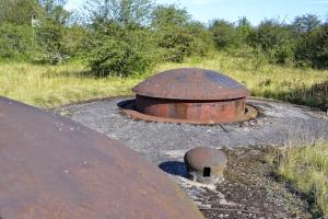 Ligne Maginot - ROCHONVILLERS - A8 - (Ouvrage d'artillerie) - Bloc 3
Tourelle pour deux tubes de 75 R 32 et champignon de prise d'air
