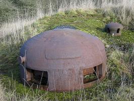 Ligne Maginot - ROCHONVILLERS - A8 - (Ouvrage d'artillerie) - Bloc 4
Cloche GFM et cloche d'aération au second plan